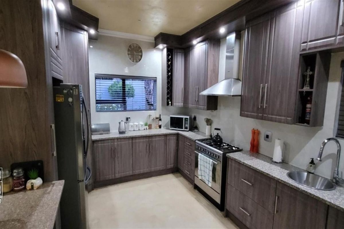 Modern 3-Bedroom Home + Separate Flatlet in Rynfield - Photo 2