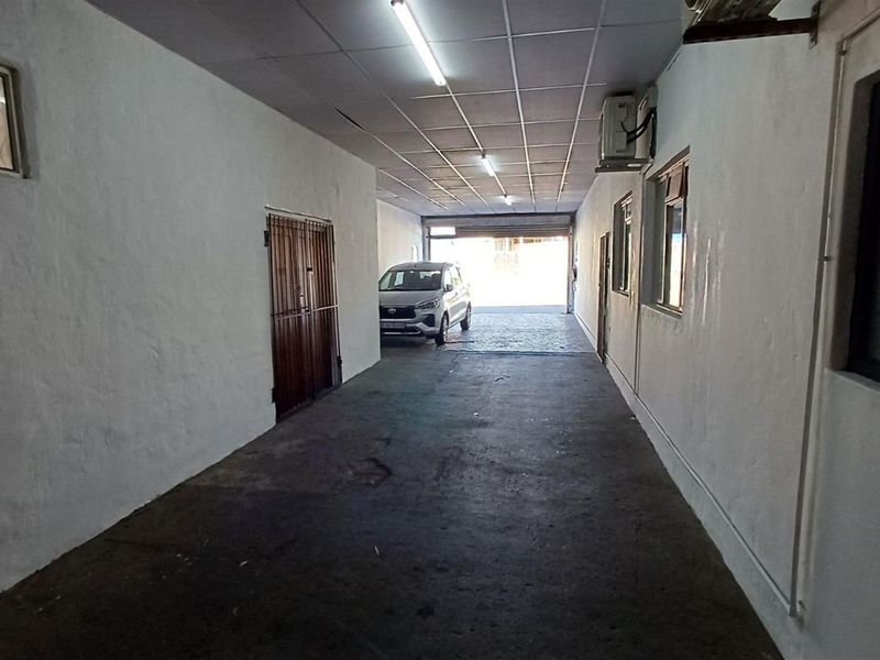 Warehouses for sale with income. - Photo 9