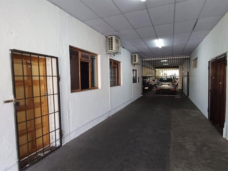 Warehouses for sale with income. - Photo 8