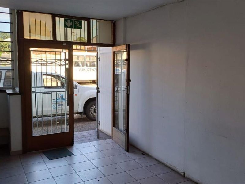 Warehouses for sale with income. - Photo 4