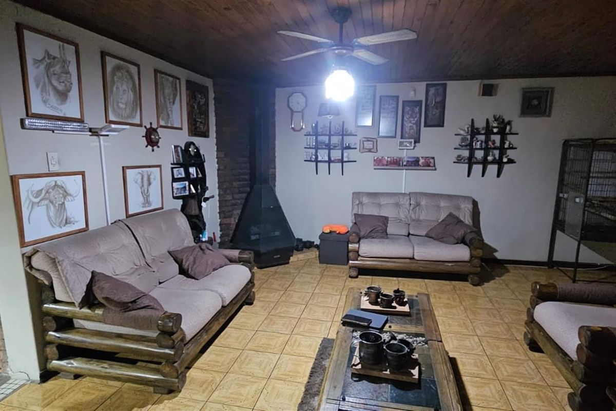 Spacious 4-Bedroom Family Home with Entertainment Flair - Photo 3