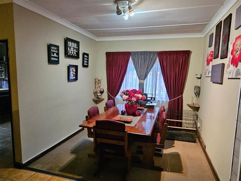 Spacious 4-Bedroom Family Home with Entertainment Flair - Photo 9