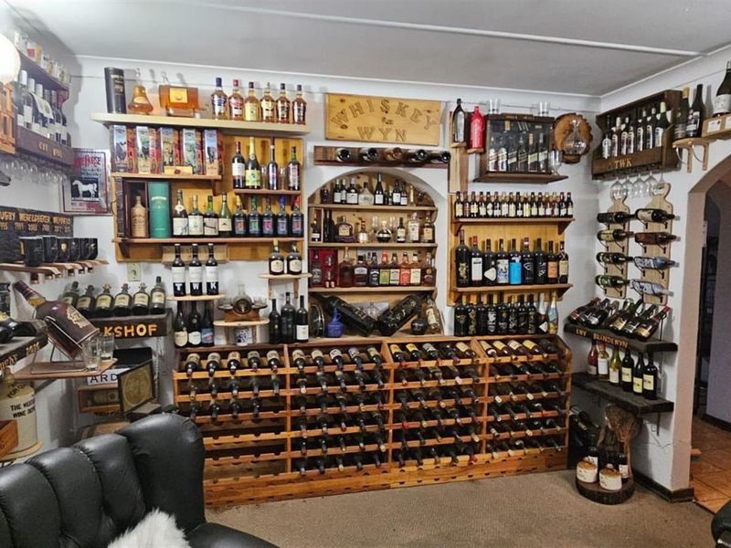 Spacious 4-Bedroom Family Home with Entertainment Flair - Photo 8