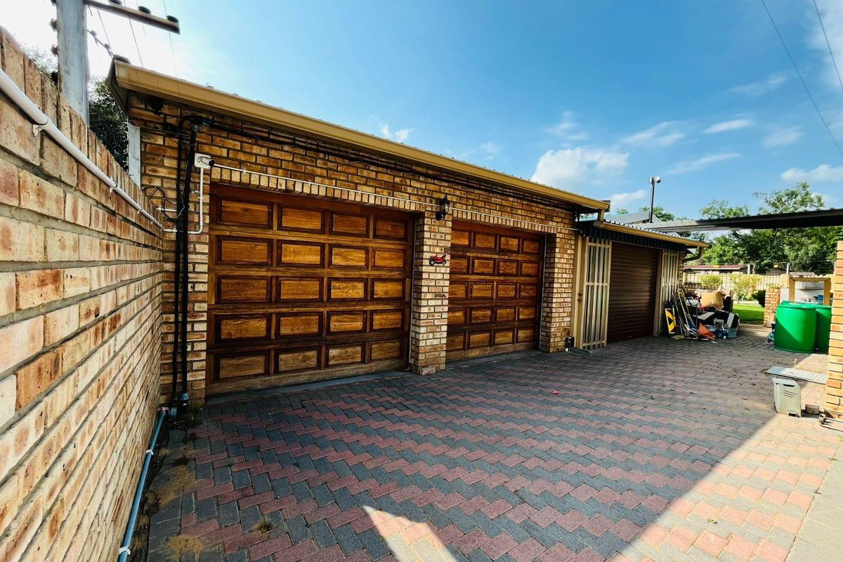 Charming 4-Bedrooms House For Sale in Sasolburg Ext 12, Sasolburg - Photo 3