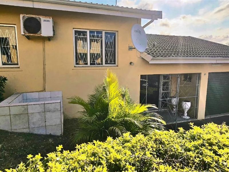Townhouse For Sale in Greenwood Park, Durban, KwaZulu Natal - Photo 2