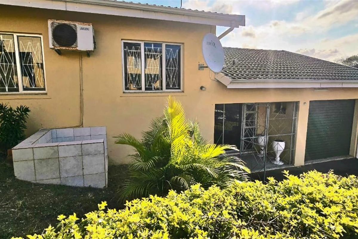 Townhouse For Sale in Greenwood Park, Durban, KwaZulu Natal - Photo 2