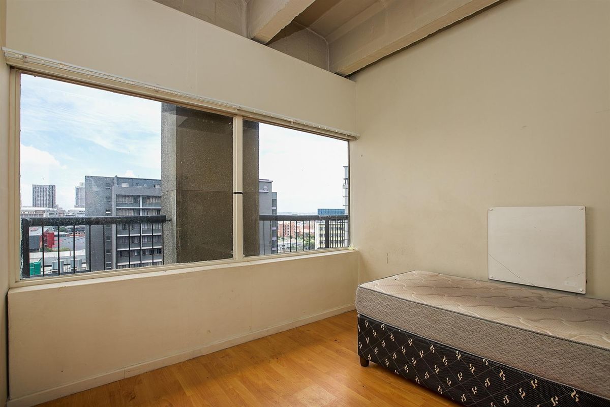 Apartment For Sale in Braamfontein, Johannesburg - Photo 3