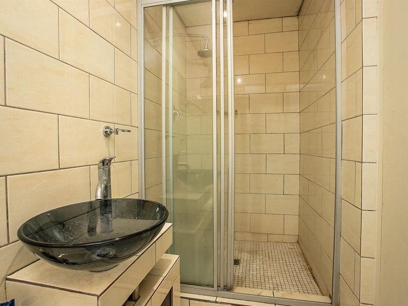 Apartment For Sale in Braamfontein, Johannesburg - Photo 4