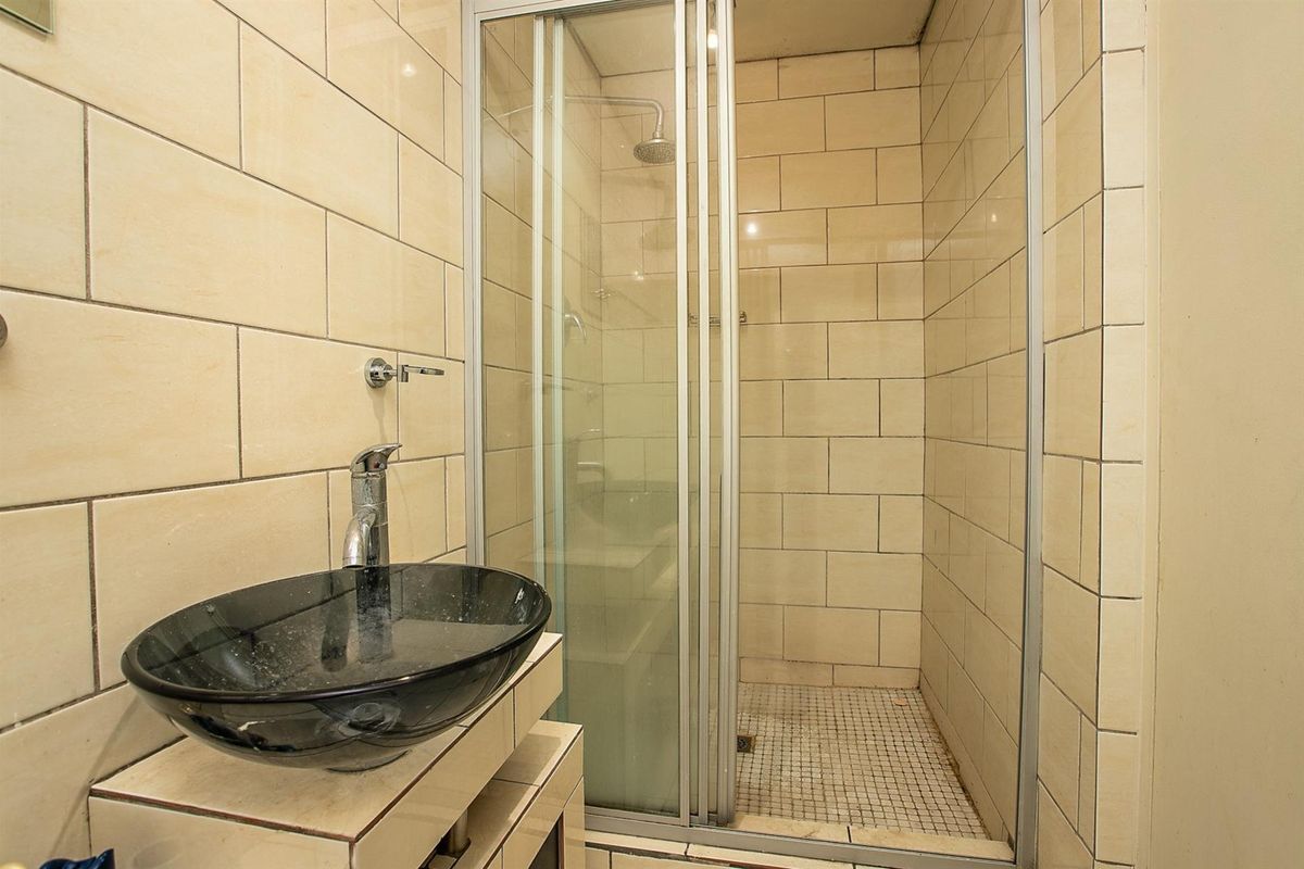 Apartment For Sale in Braamfontein, Johannesburg - Photo 4