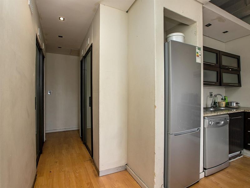Apartment For Sale in Braamfontein, Johannesburg - Photo 5