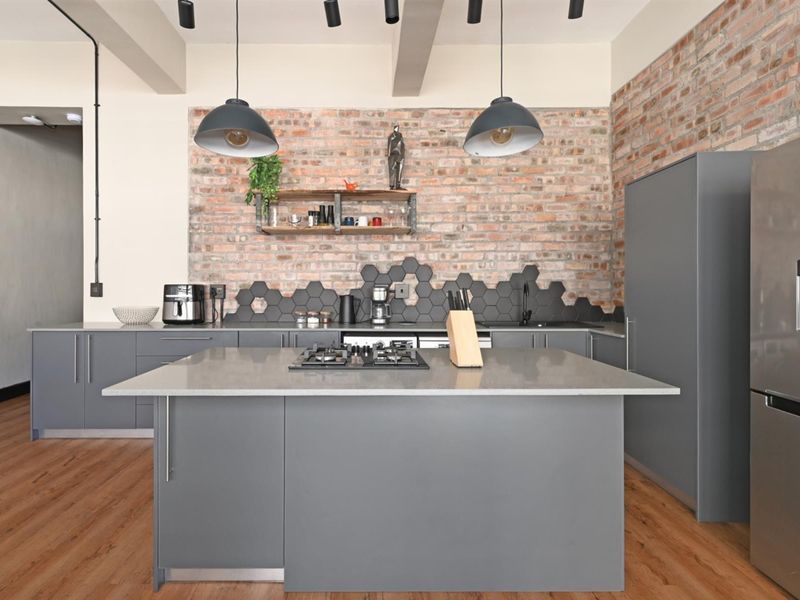 PRICED TO SELL: 7.9% Net ROI | R970k Equity Upside | R3,680,000 NO TRANSFER DUTY - Photo 9