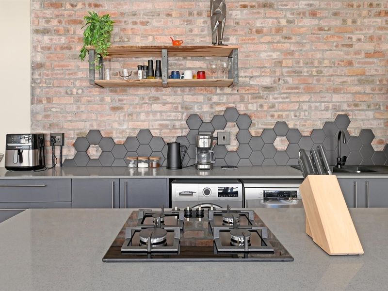 PRICED TO SELL: 7.9% Net ROI | R970k Equity Upside | R3,680,000 NO TRANSFER DUTY - Photo 8