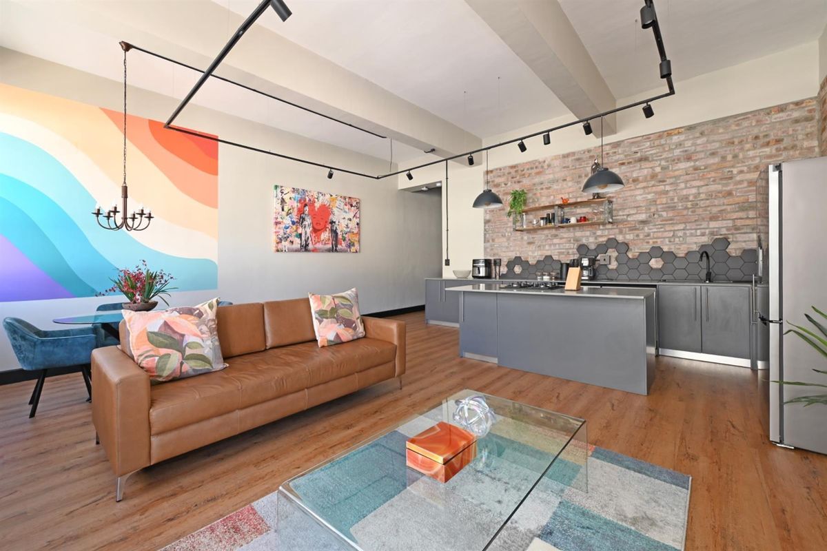 PRICED TO SELL: ONE OF THE LARGEST 1 BED APARTMENTS IN CAPE TOWN (SUBJECT TO VAT) NO TRANSFER - Photo 2
