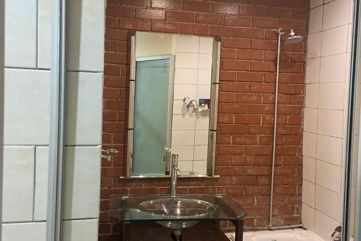 5 Bedroom unit for sale in Braamfontein - Photo 3