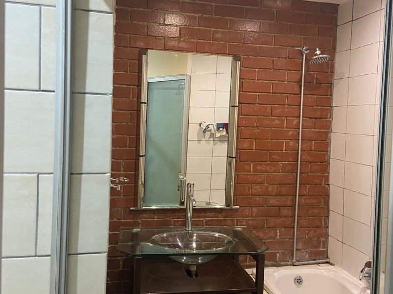 5 Bedroom unit for sale in Braamfontein - Photo 3