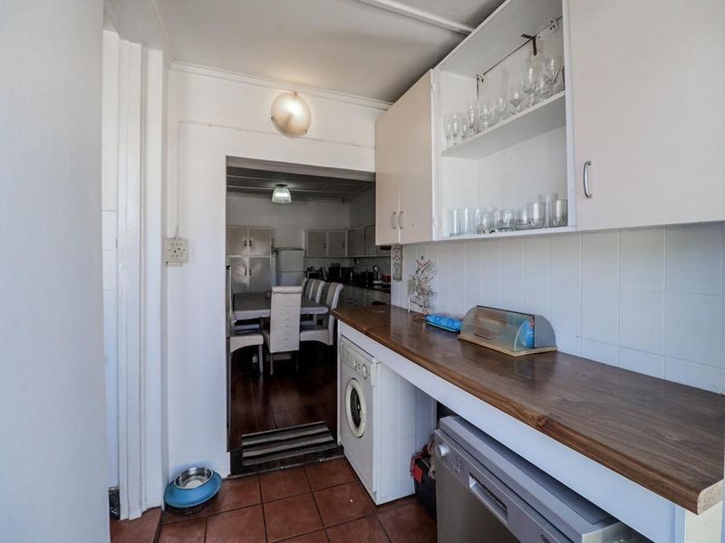 Charming 5-Bedroom Home with Timeless Wooden Floors & Exceptional Living Space - Photo 10