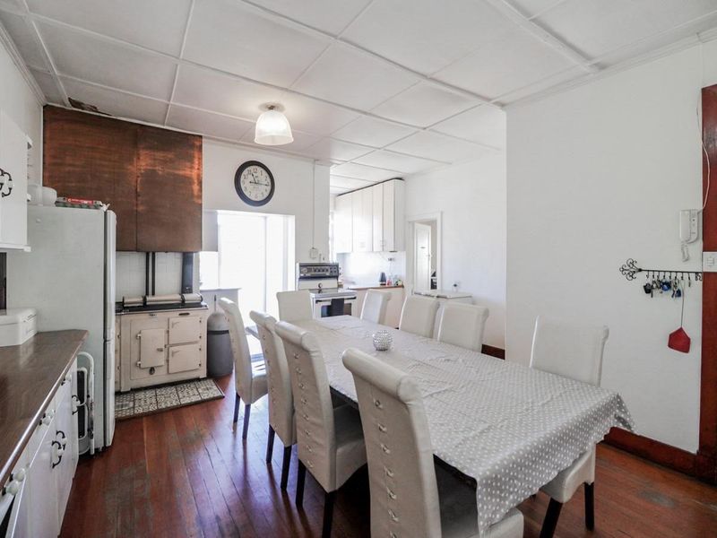 Charming 5-Bedroom Home with Timeless Wooden Floors & Exceptional Living Space - Photo 8