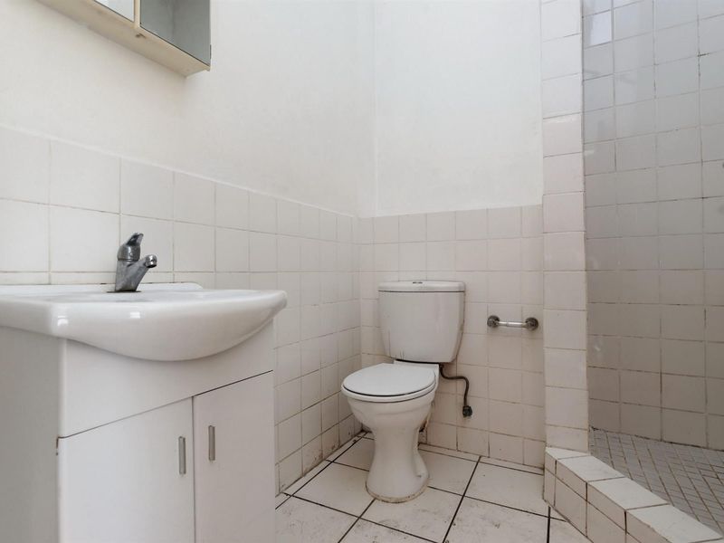 Apartment For Sale in Braamfontein, Johannesburg - Photo 9