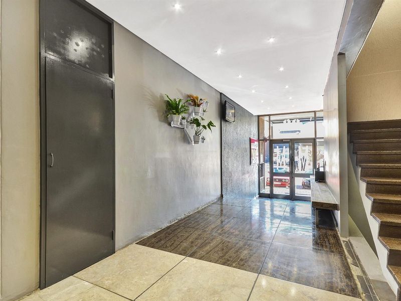 Apartment For Sale in Braamfontein, Johannesburg - Photo 7