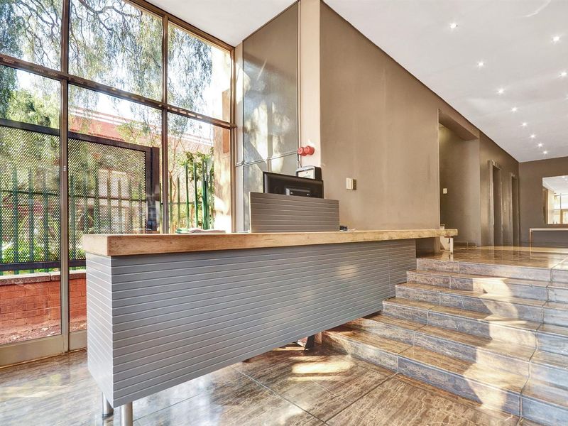 Apartment For Sale in Braamfontein, Johannesburg - Photo 6
