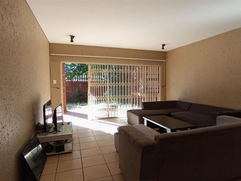 Apartment For Sale in Windsor East, Randburg 92 Squares. - Photo 5