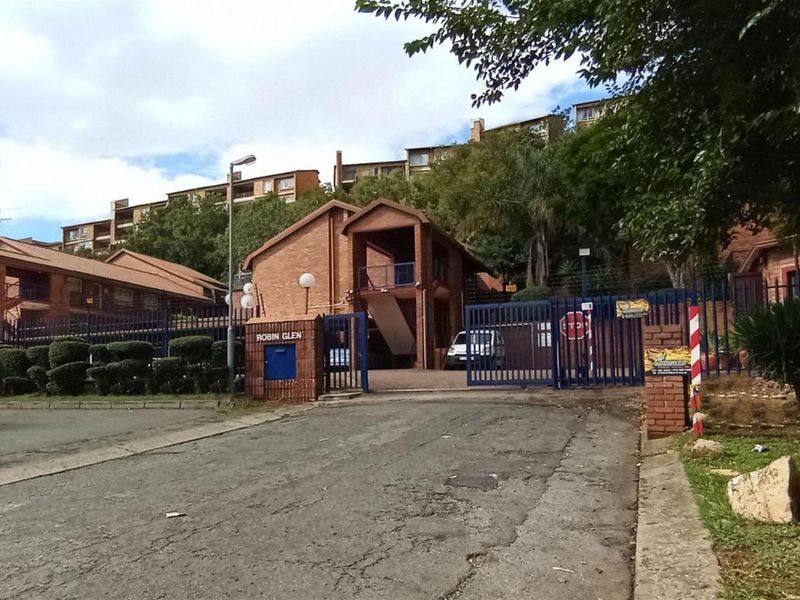 Apartment For Sale in Windsor East, Randburg 92 Squares. - Photo 1