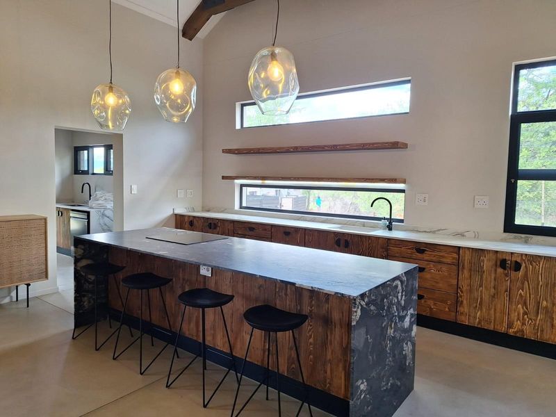 Stylish Lock up and Go close to Hoedspruit - Photo 8