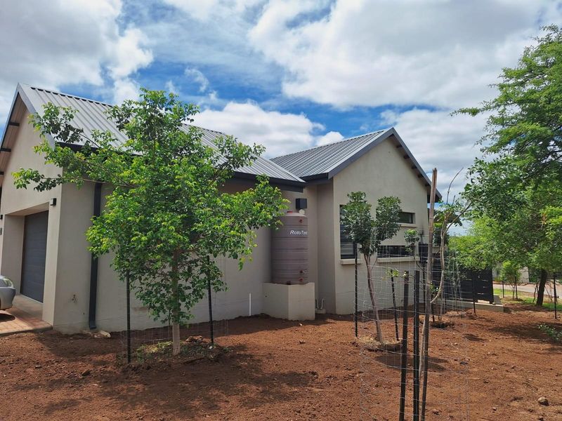 Stylish Lock up and Go close to Hoedspruit - Photo 3