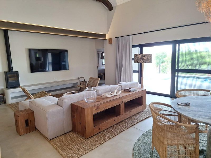 Stylish Lock up and Go close to Hoedspruit - Photo 5