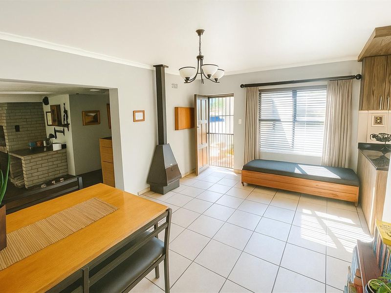 Beautiful and Move-In Ready Home for Sale - Bonnie Brae, Kraaifontein - Photo 2