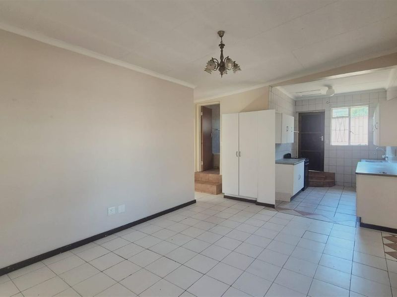 Three-bedroom family home in Bo Dorp Rustenburg available immediately in Von Wielligh Street - Photo 10