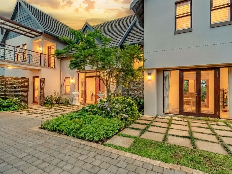 Luxury Farmhouse Living in Coombe Hill - Photo 2