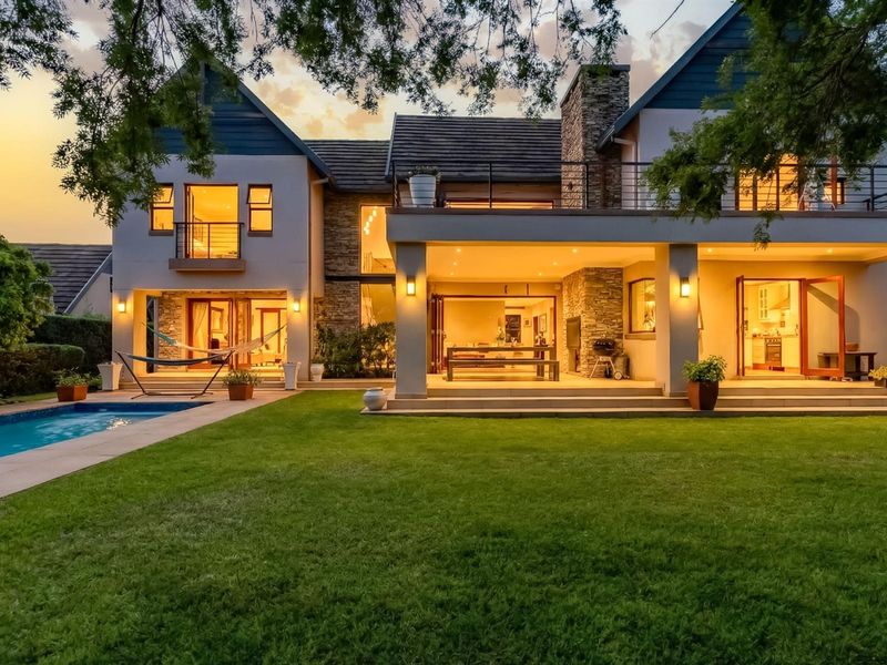 Luxury Farmhouse Living in Coombe Hill - Photo 3