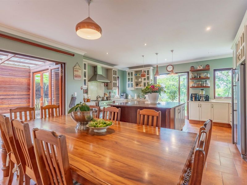 Luxury Farmhouse Living in Coombe Hill - Photo 7