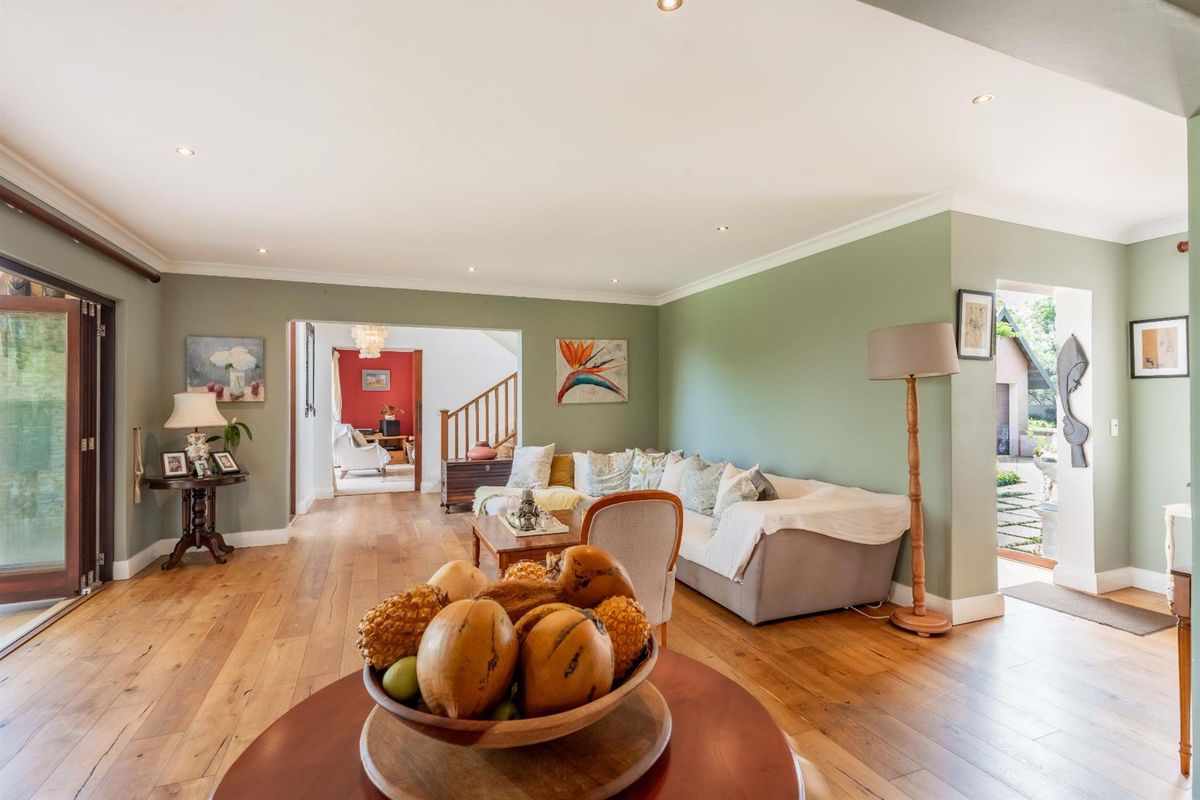 Luxury Farmhouse Living in Coombe Hill - Photo 4