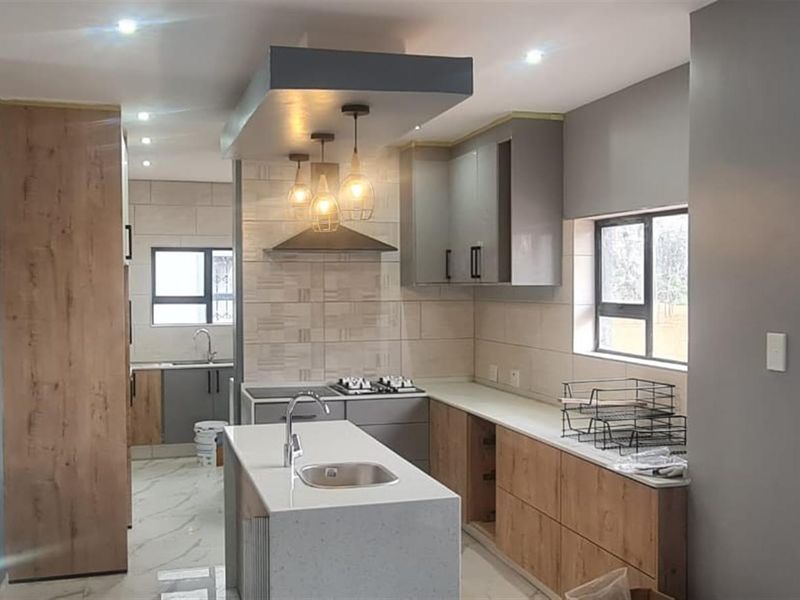 House For Sale in Eldorette, Akasia - Photo 2