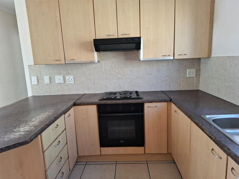 3 Bedroom House in Zonnendal, Kraaifontein. - Photo 6