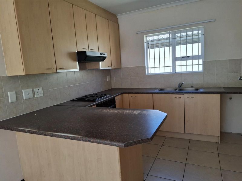 3 Bedroom House in Zonnendal, Kraaifontein. - Photo 4