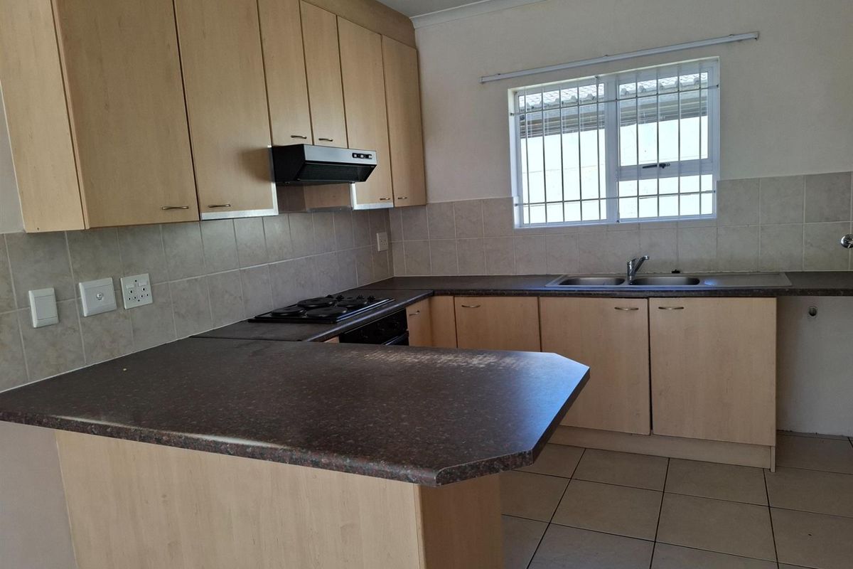 3 Bedroom House in Zonnendal, Kraaifontein. - Photo 4