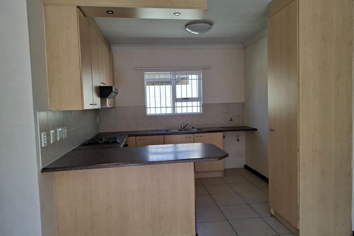 3 Bedroom House in Zonnendal, Kraaifontein. - Photo 5