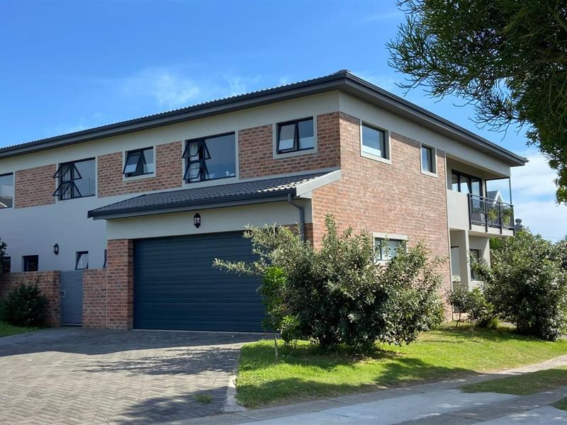 Modern, Coastal Family Home with Ocean Views in the Glen Navar Estate - Photo 3