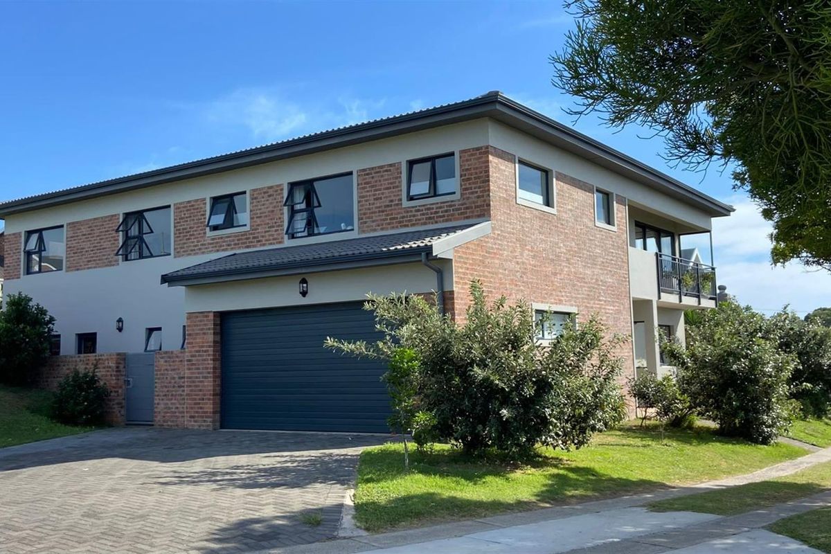Modern, Coastal Family Home with Ocean Views in the Glen Navar Estate - Photo 3