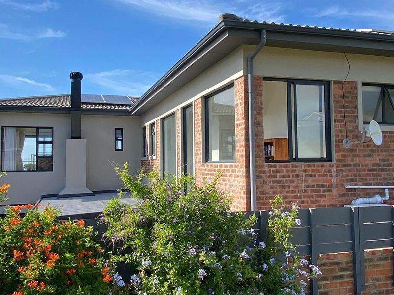 Modern, Coastal Family Home with Ocean Views in the Glen Navar Estate - Photo 2