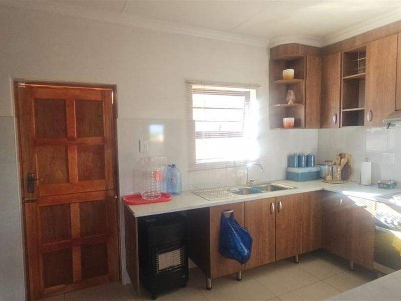 Another sole mandate proudly entrusted to EXP Realty. - Photo 4