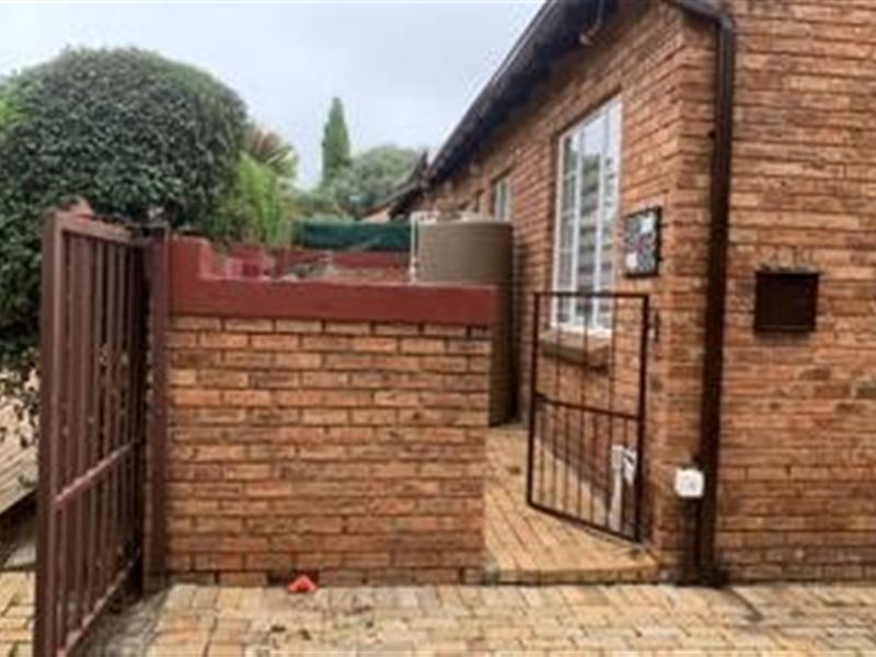 2 Bed Townhouse for Sale in Honeydew Ridge Ext 15/Price Reduced - Photo 4