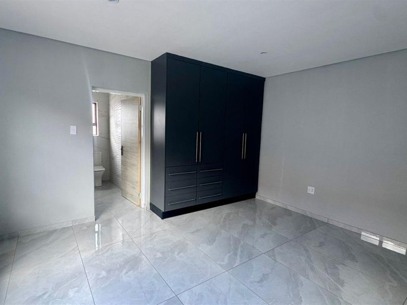 Brand-New Modern Masterpiece in Aerorand - Photo 9