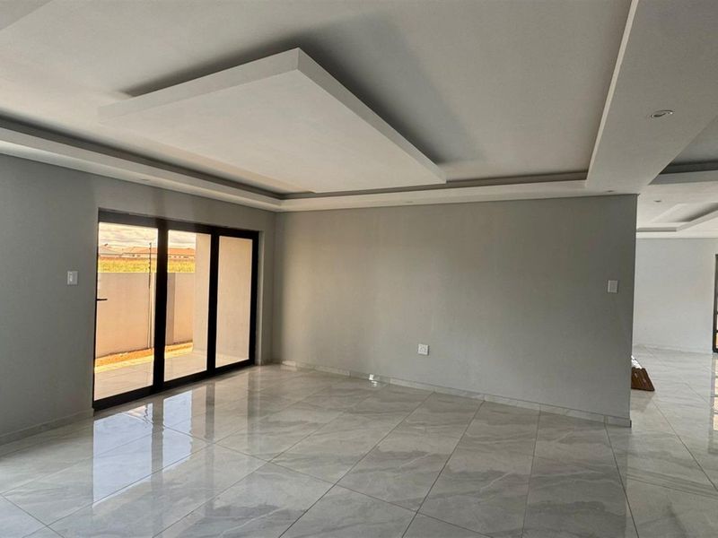 Brand-New Modern Masterpiece in Aerorand - Photo 7