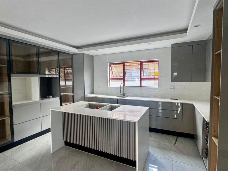 Brand-New Modern Masterpiece in Aerorand - Photo 4