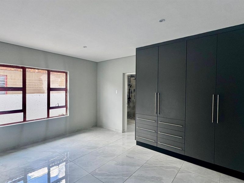 Brand-New Modern Masterpiece in Aerorand - Photo 10