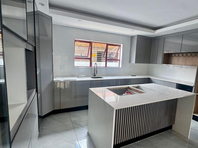 Brand-New Modern Masterpiece in Aerorand - Photo 5